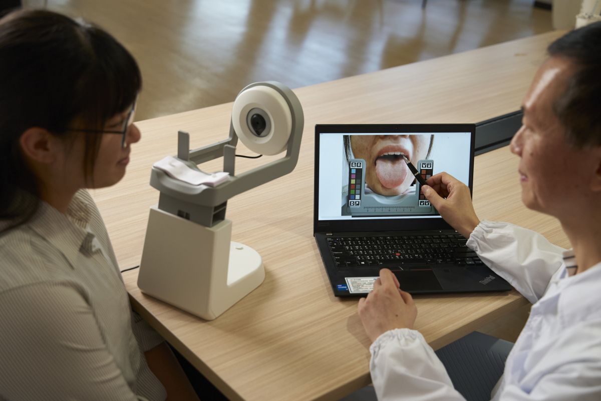 haobotiyu-好博(中國)耘康的「舌象辨識軟體」則運用AI與大數據技術，可快速辨識舌色、舌形、苔色、苔質等特徵，顯著提升舌象辨識效率，優化檢測流程。